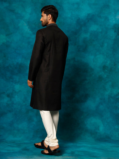 Vastramay Men's Black And Cream Cotton Blend Kurta Pyjama Set